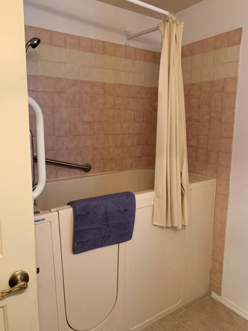Desert Getaway - Centrally Located, Trail Access Steps Away! 레이크 하바슈 시티 외부 사진